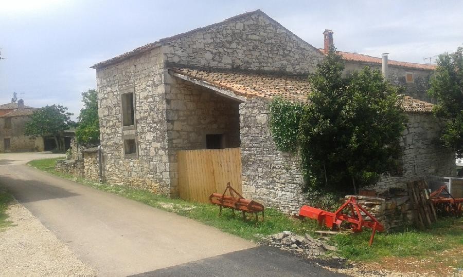 Каменный дом -Новиград
