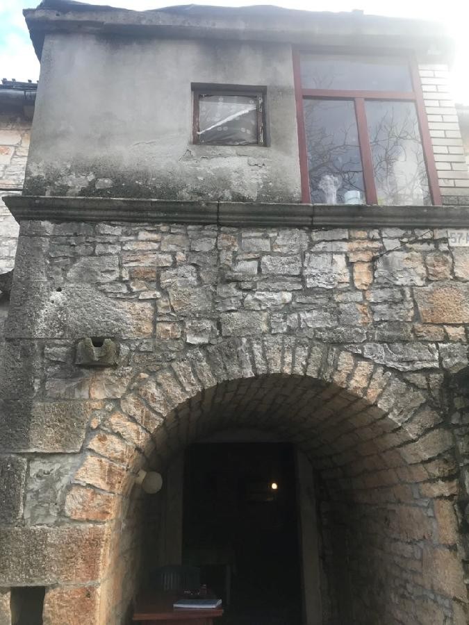 Каменный дом в Пуле